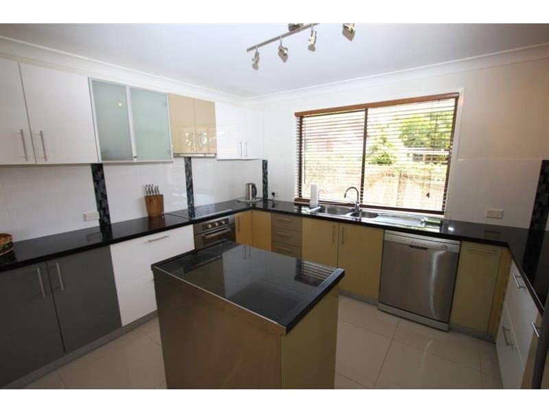 3 Palona Pl, Ashmore QLD 4214