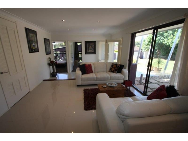 3 Palona Pl, Ashmore QLD 4214