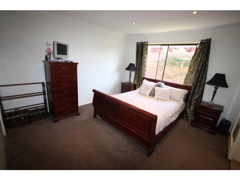 3 Palona Pl, Ashmore QLD 4214