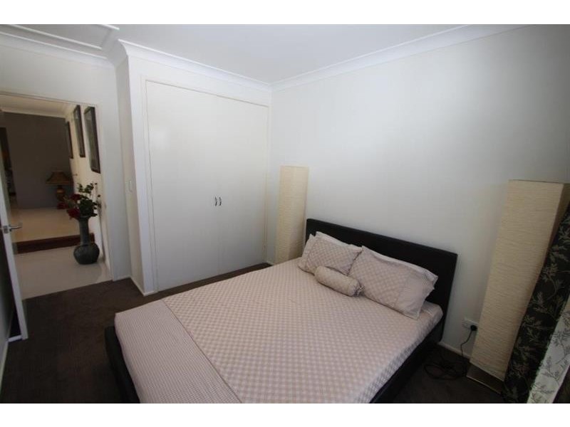 3 Palona Pl, Ashmore QLD 4214