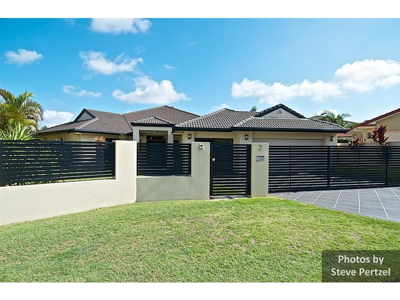 7 Selsey Ct, Arundel QLD 4214