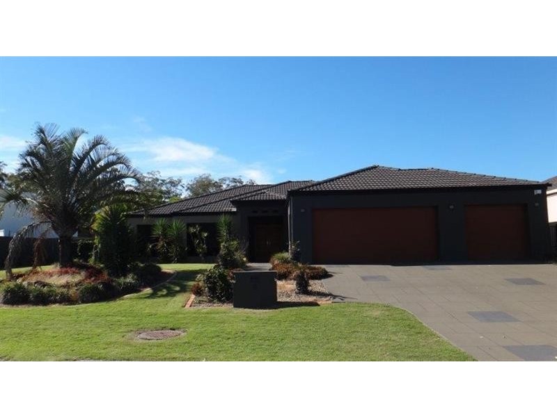 8 Blackfen Ct, Arundel QLD 4214