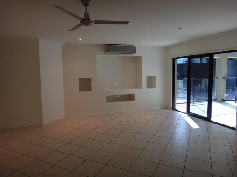 8 Blackfen Ct, Arundel QLD 4214