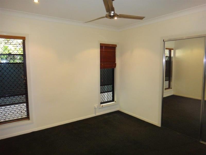 8 Blackfen Ct, Arundel QLD 4214