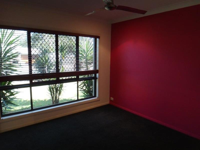 8 Blackfen Ct, Arundel QLD 4214