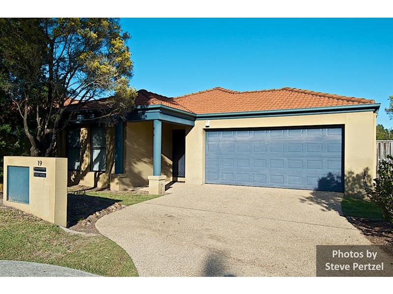 19 Amsonia Ct, Arundel QLD 4214