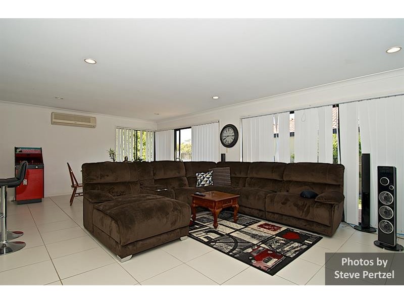 19 Amsonia Ct, Arundel QLD 4214