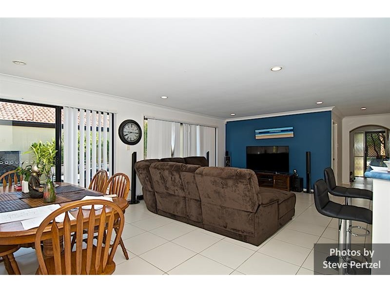 19 Amsonia Ct, Arundel QLD 4214