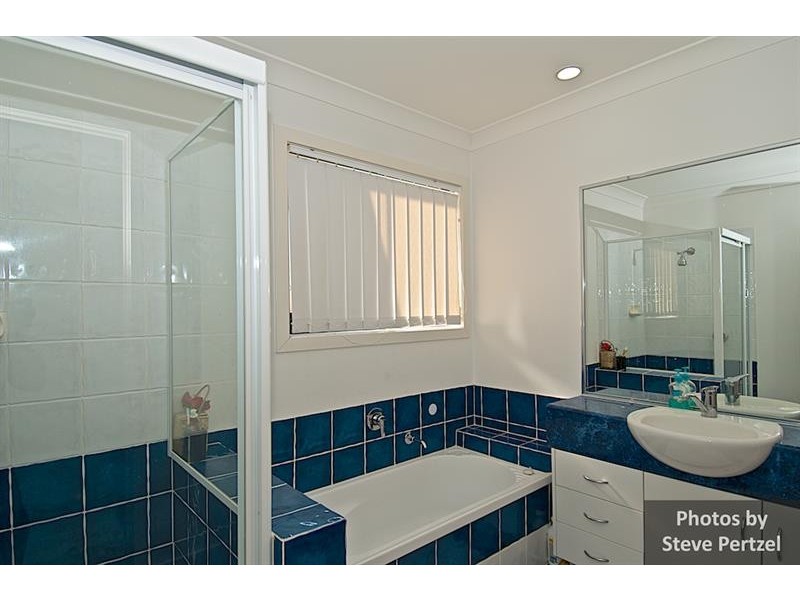 19 Amsonia Ct, Arundel QLD 4214