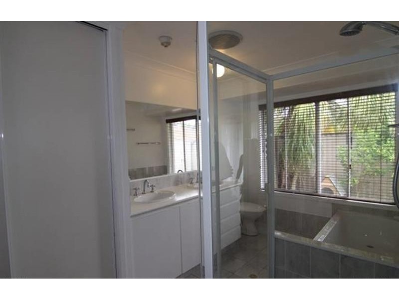 9 Haddon  Ct, Carrara QLD 4211