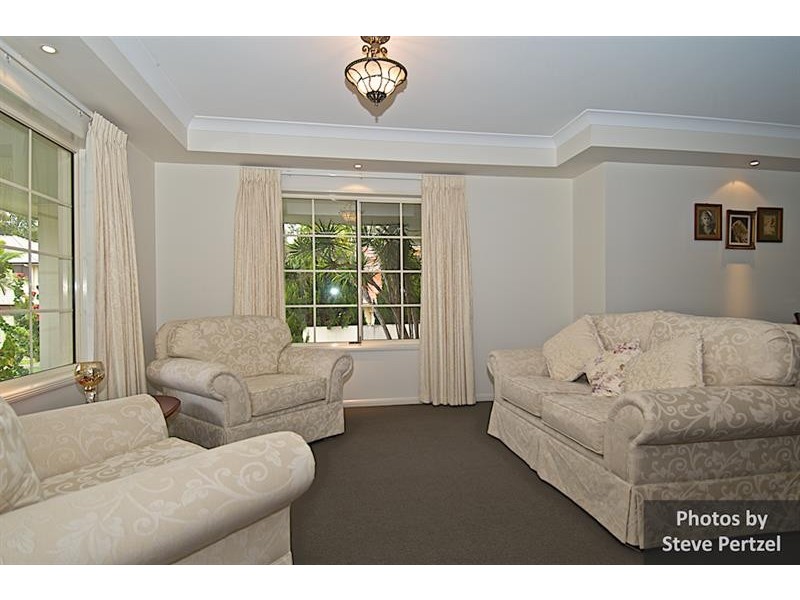 13 Midhurst Ct, Arundel QLD 4214