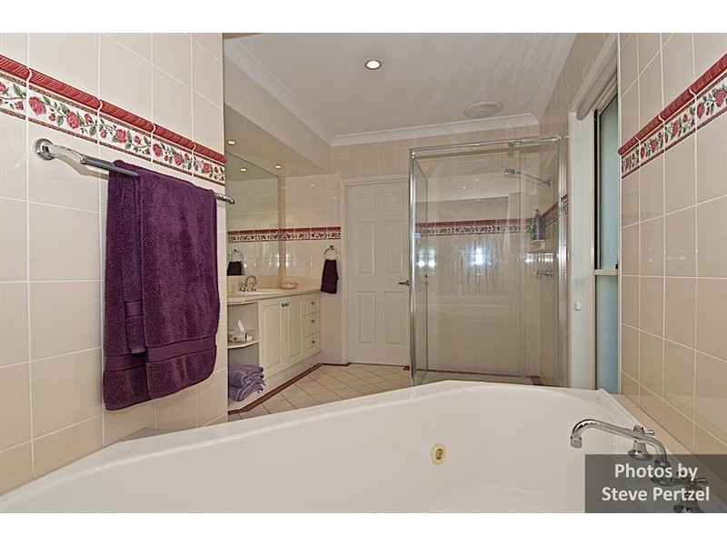 13 Midhurst Ct, Arundel QLD 4214