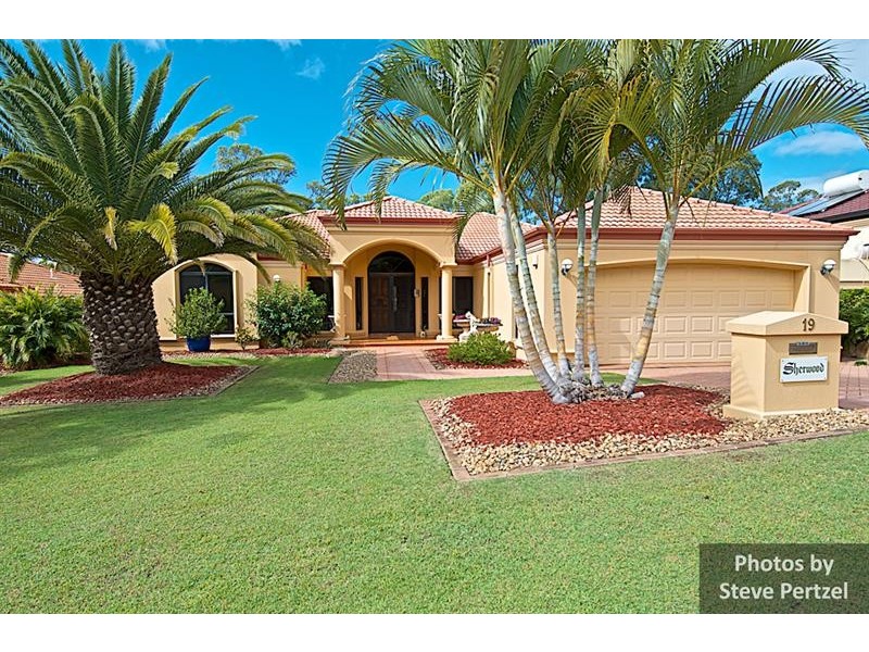 19 Hazel Ct, Arundel QLD 4214