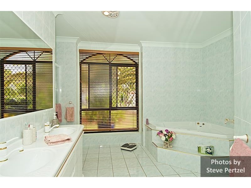 19 Hazel Ct, Arundel QLD 4214