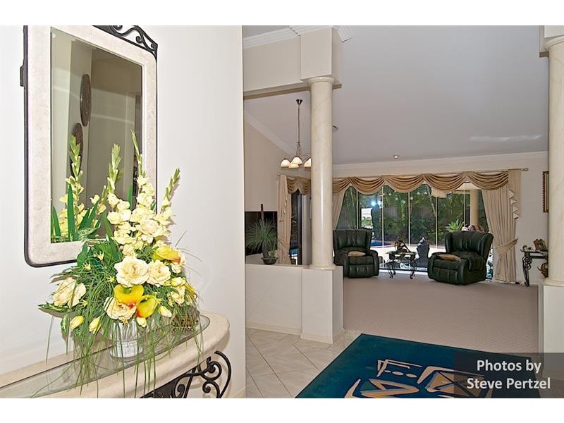 103 Arun Dr, Arundel QLD 4214