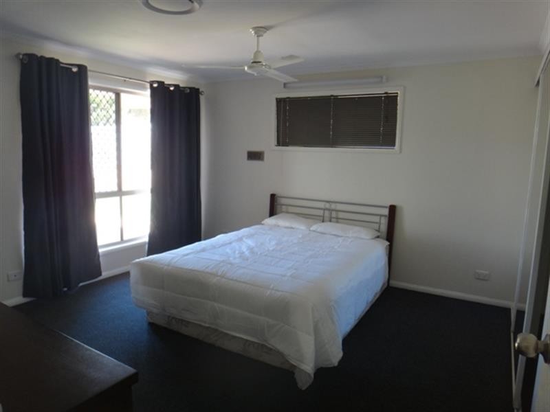 37 Arnold Palmer Dr, Parkwood QLD 4214