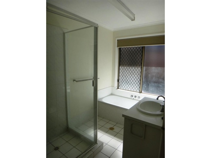 37 Arnold Palmer Dr, Parkwood QLD 4214