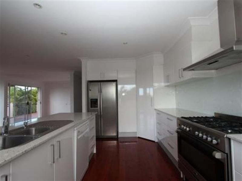21 O’Grady  Dr, Paradise Point QLD 4216