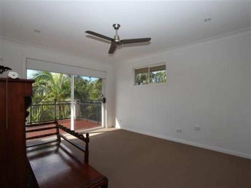 21 O’Grady  Dr, Paradise Point QLD 4216