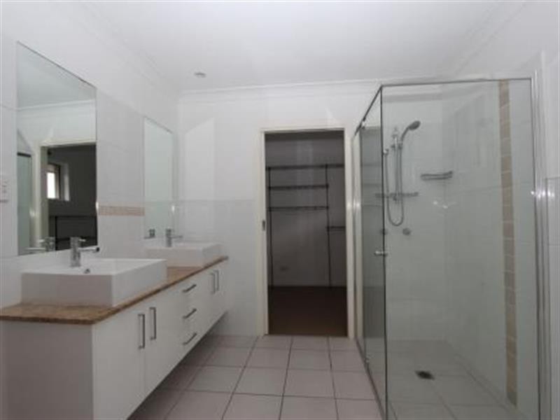 21 O’Grady  Dr, Paradise Point QLD 4216