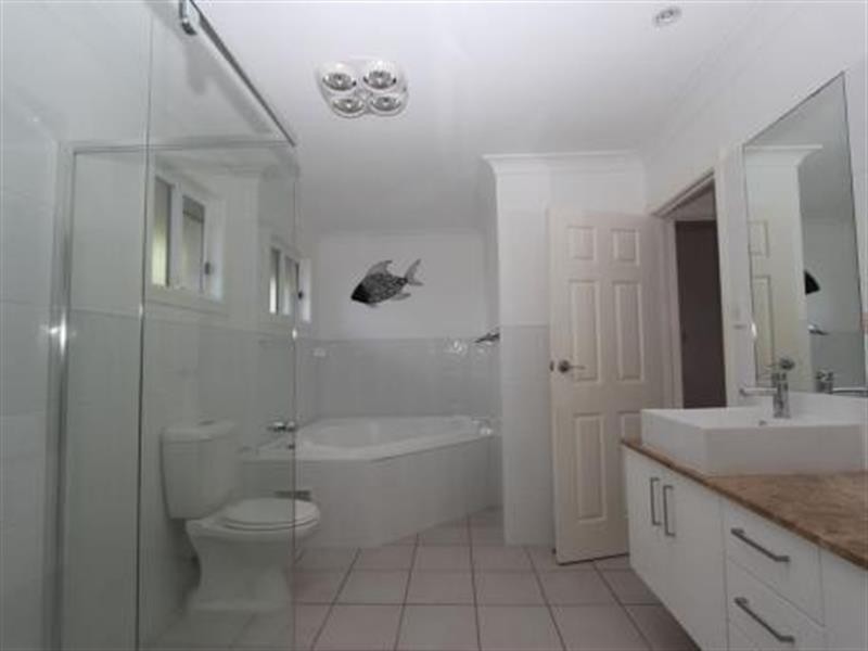 21 O’Grady  Dr, Paradise Point QLD 4216
