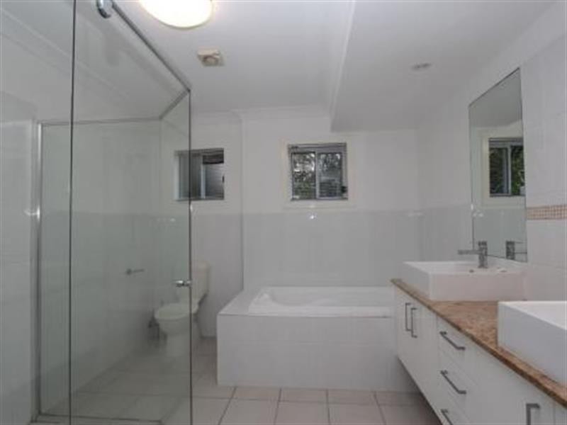 21 O’Grady  Dr, Paradise Point QLD 4216