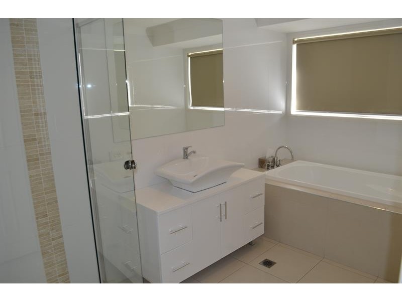 22 Lakeshore Dr, Monterey Keys QLD 4212
