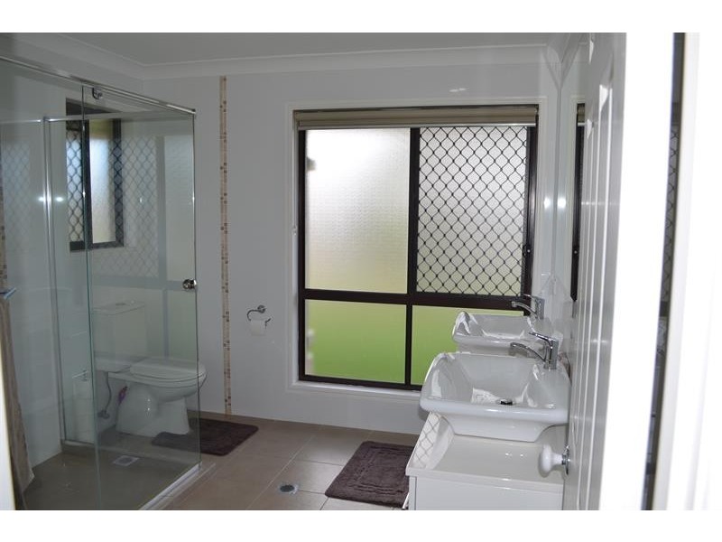 22 Lakeshore Dr, Monterey Keys QLD 4212