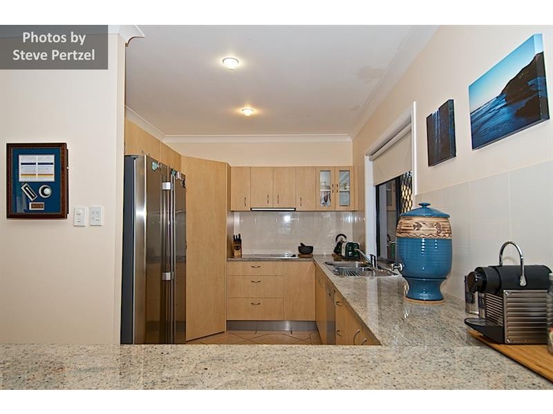 8 Oxford Pl, Arundel QLD 4214