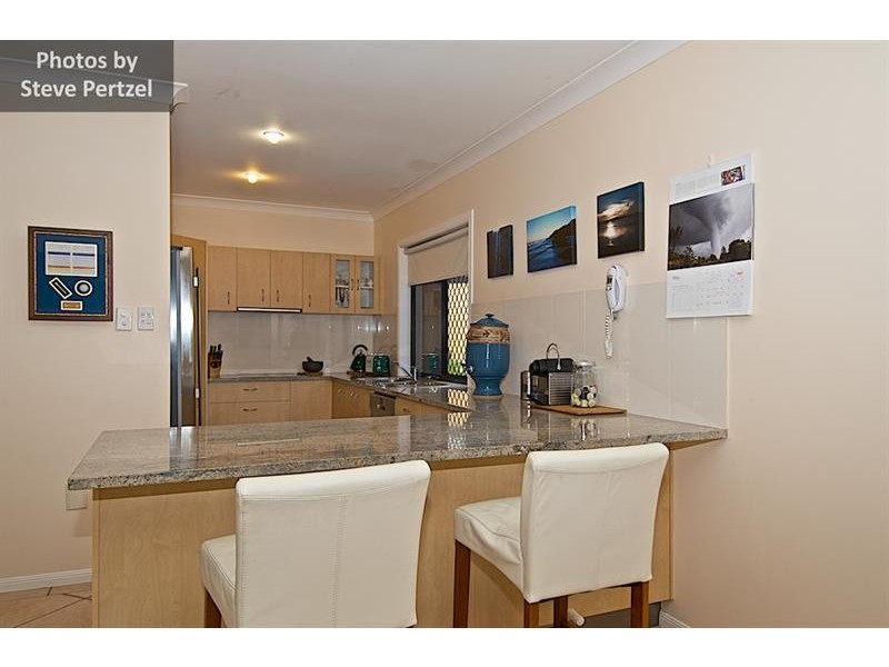 8 Oxford Pl, Arundel QLD 4214