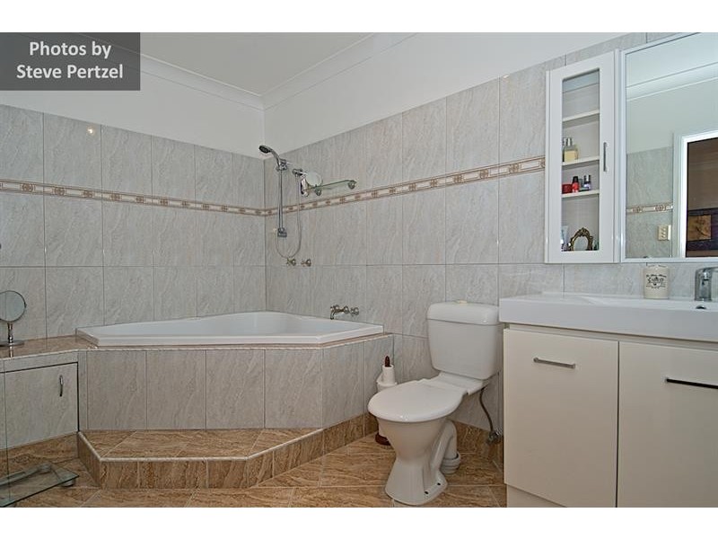 8 Oxford Pl, Arundel QLD 4214