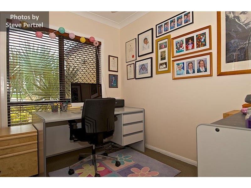 8 Oxford Pl, Arundel QLD 4214