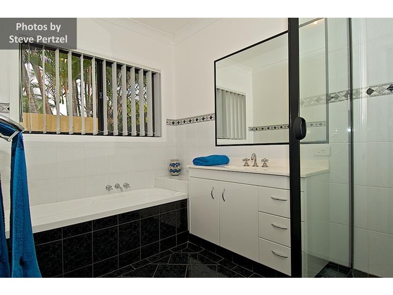 8 Oxford Pl, Arundel QLD 4214