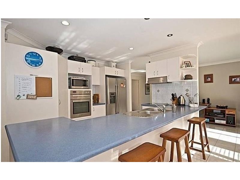 18 Forest Hills Ct, Parkwood QLD 4214