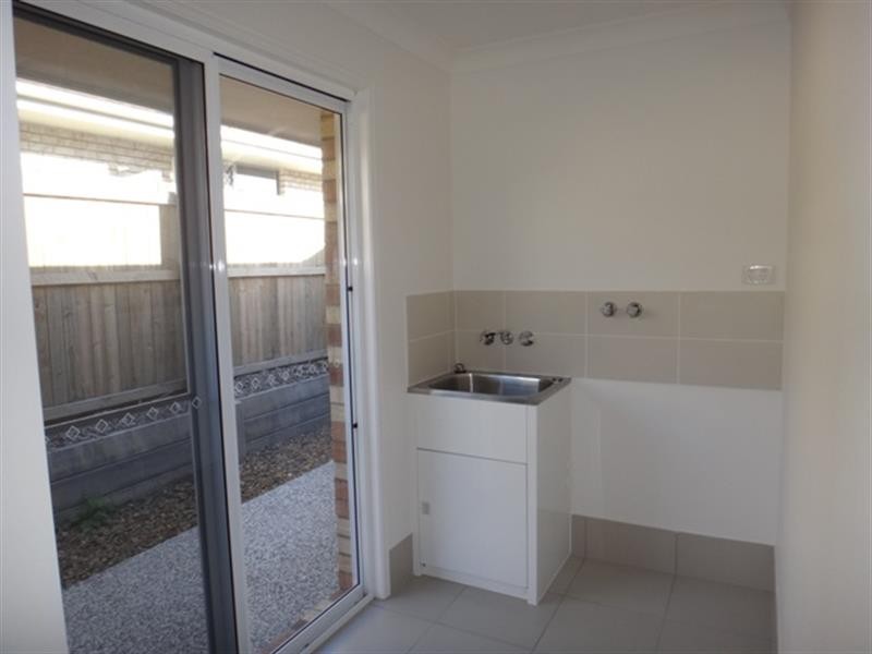 27 Hasemann Cres, Upper Coomera QLD 4209