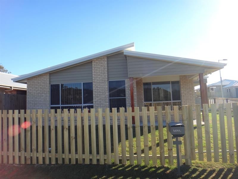 15 Damian Leeding Way, Upper Coomera QLD 4209
