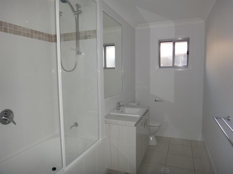 15 Damian Leeding Way, Upper Coomera QLD 4209