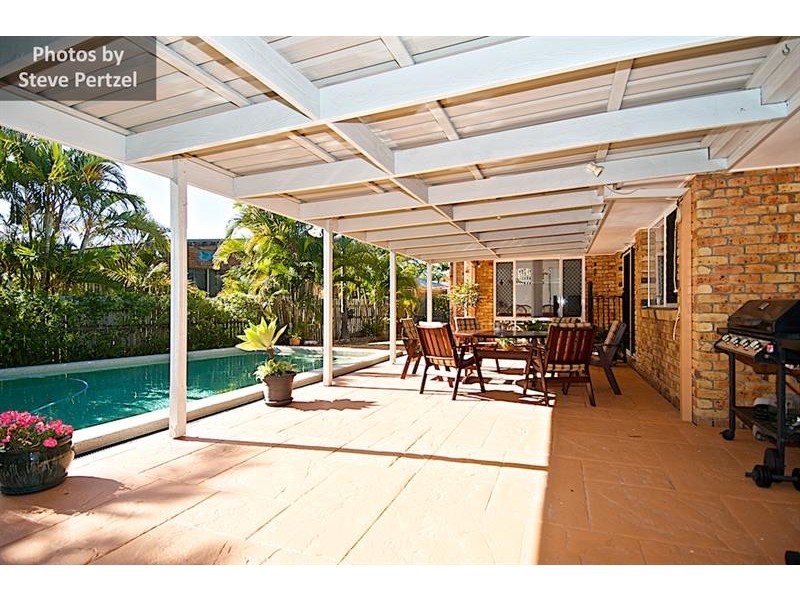 17 Gary Player Cres, Parkwood QLD 4214