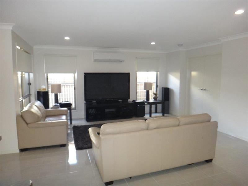 44 Azure Way, Hope Island QLD 4212