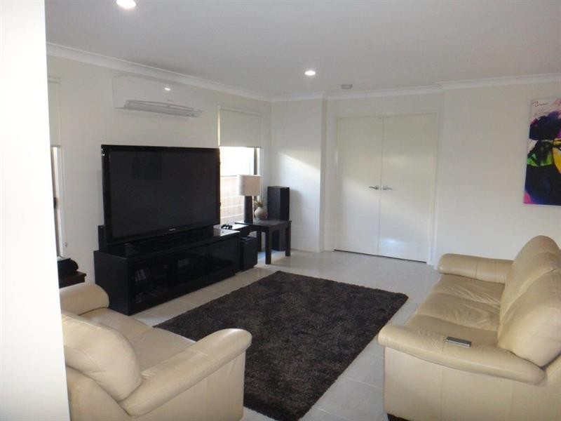 44 Azure Way, Hope Island QLD 4212