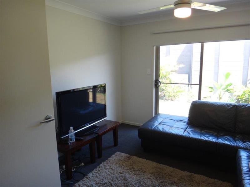 44 Azure Way, Hope Island QLD 4212