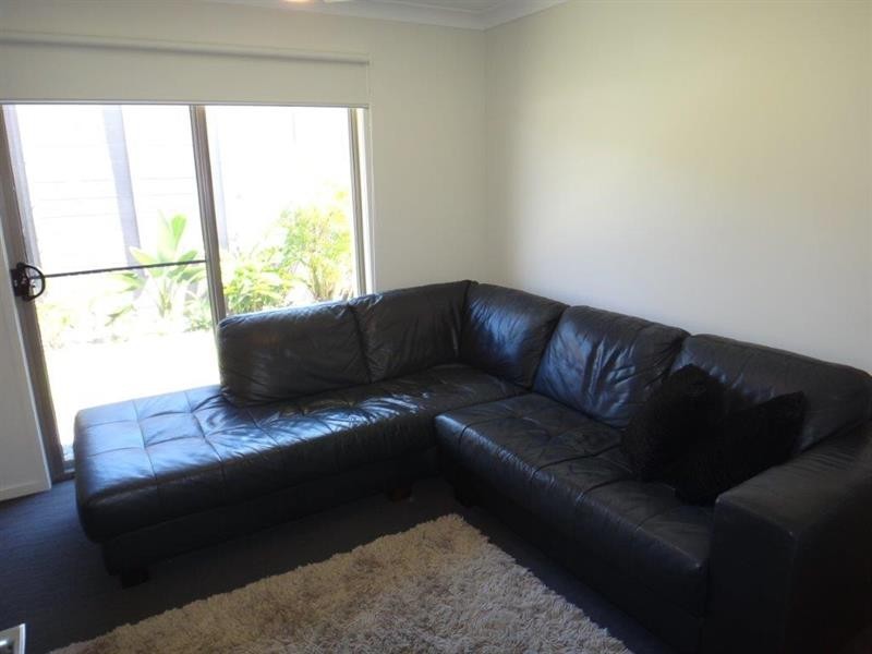 44 Azure Way, Hope Island QLD 4212