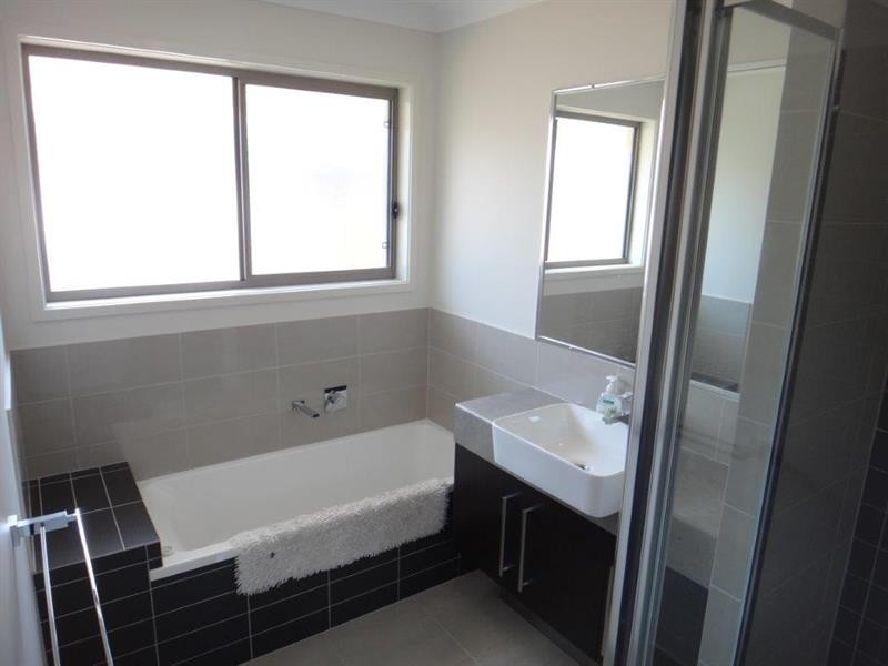 44 Azure Way, Hope Island QLD 4212