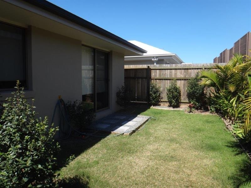 44 Azure Way, Hope Island QLD 4212