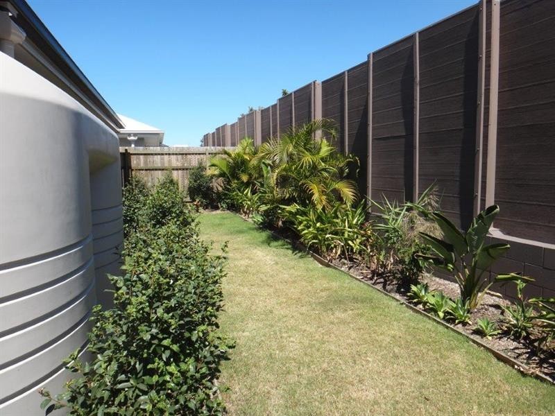 44 Azure Way, Hope Island QLD 4212