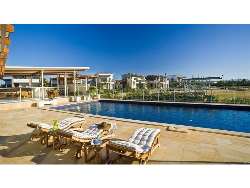 44 Azure Way, Hope Island QLD 4212