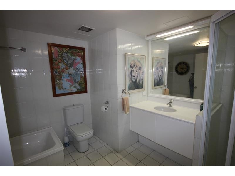 11/3 Tedder Ave, Main Beach QLD 4217