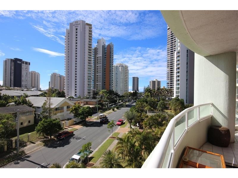 11/3 Tedder Ave, Main Beach QLD 4217