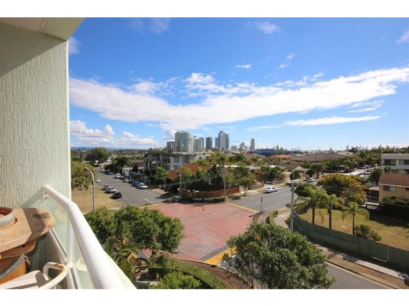 11/3 Tedder Ave, Main Beach QLD 4217