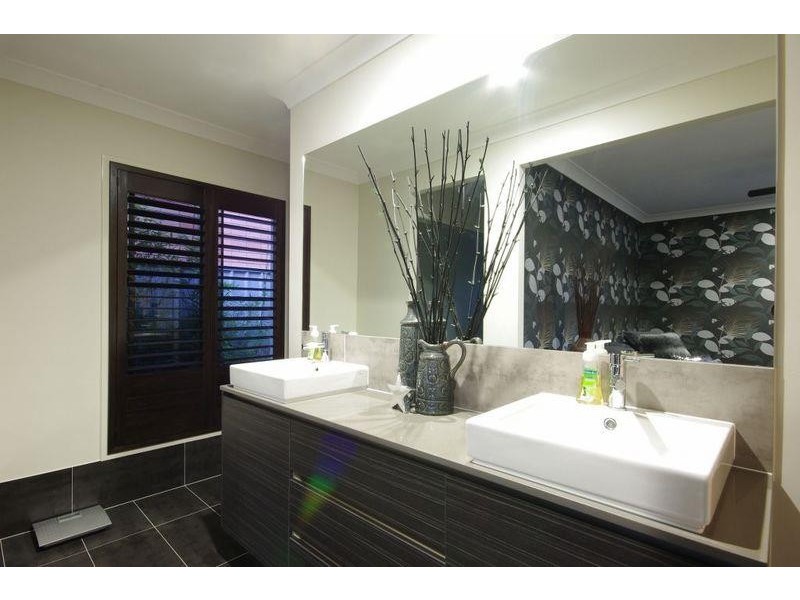 9 Ashgrove Ave, Runaway Bay QLD 4216